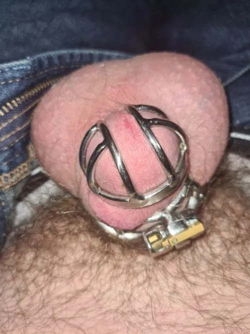 A friend shared this with me…I have his permission to share his cute tiny clitty. Share your thoughts please