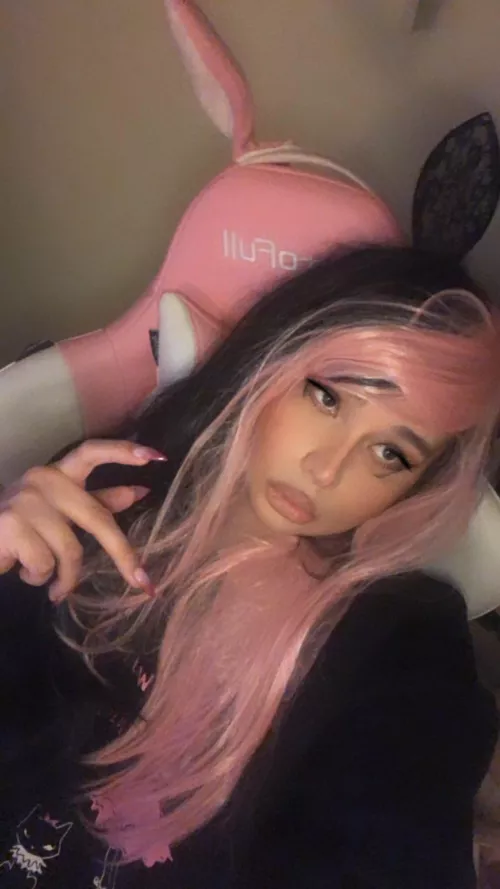 Am I a pretty girl with a dick ? 🥺