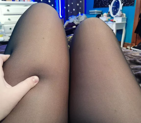 Anyone here like catgirls in pantyhose? 🐈‍⬛