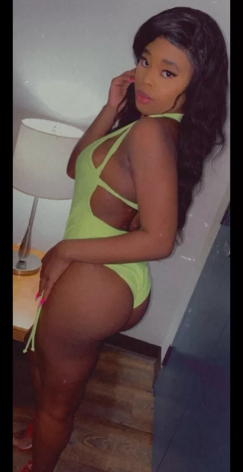 Anyone like 4'9 girls? 👀