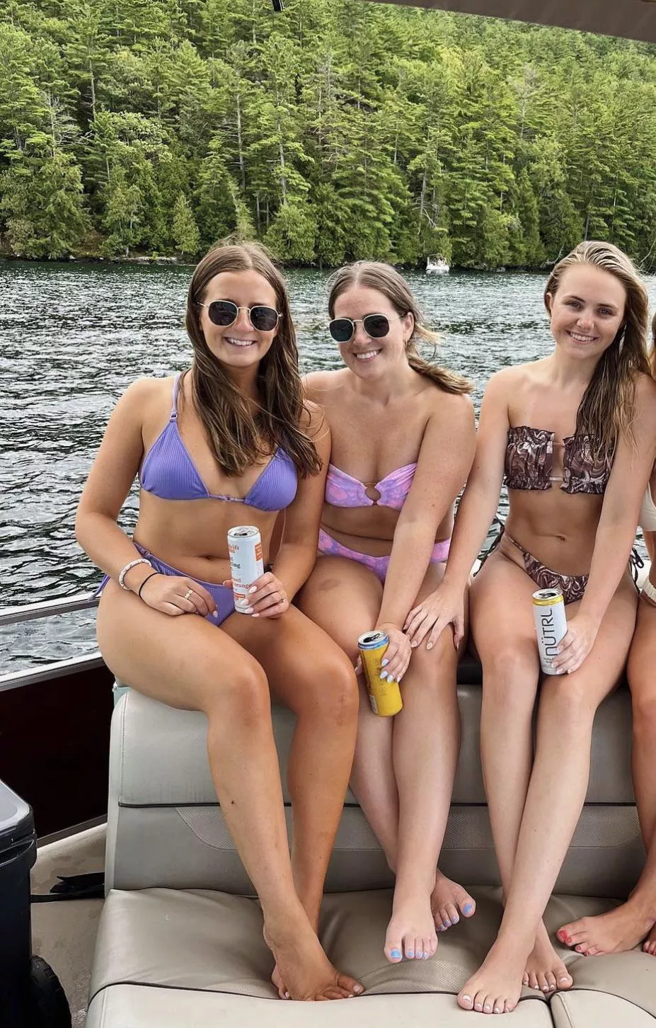 Boat babes