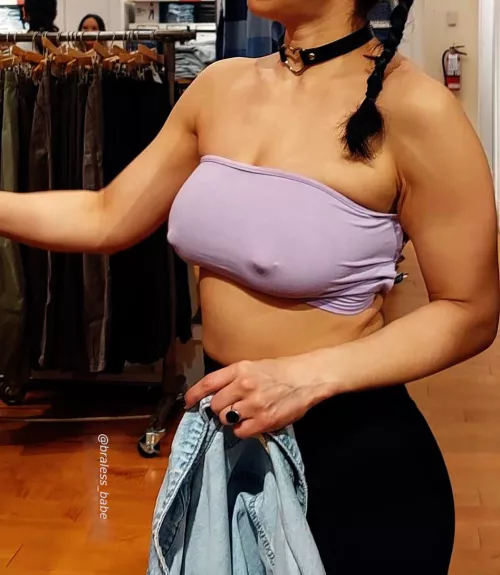 Braless shopping!🍒👀