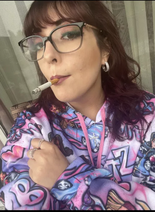Cig in my mouth and I need your Dick in my hand