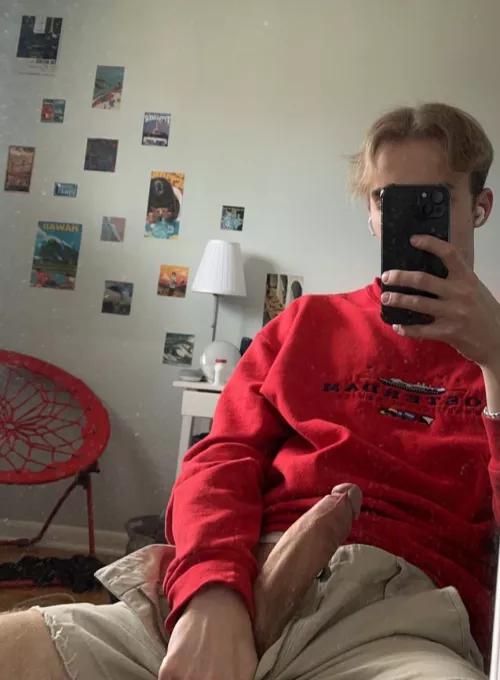 Come play with my hung young boy cock