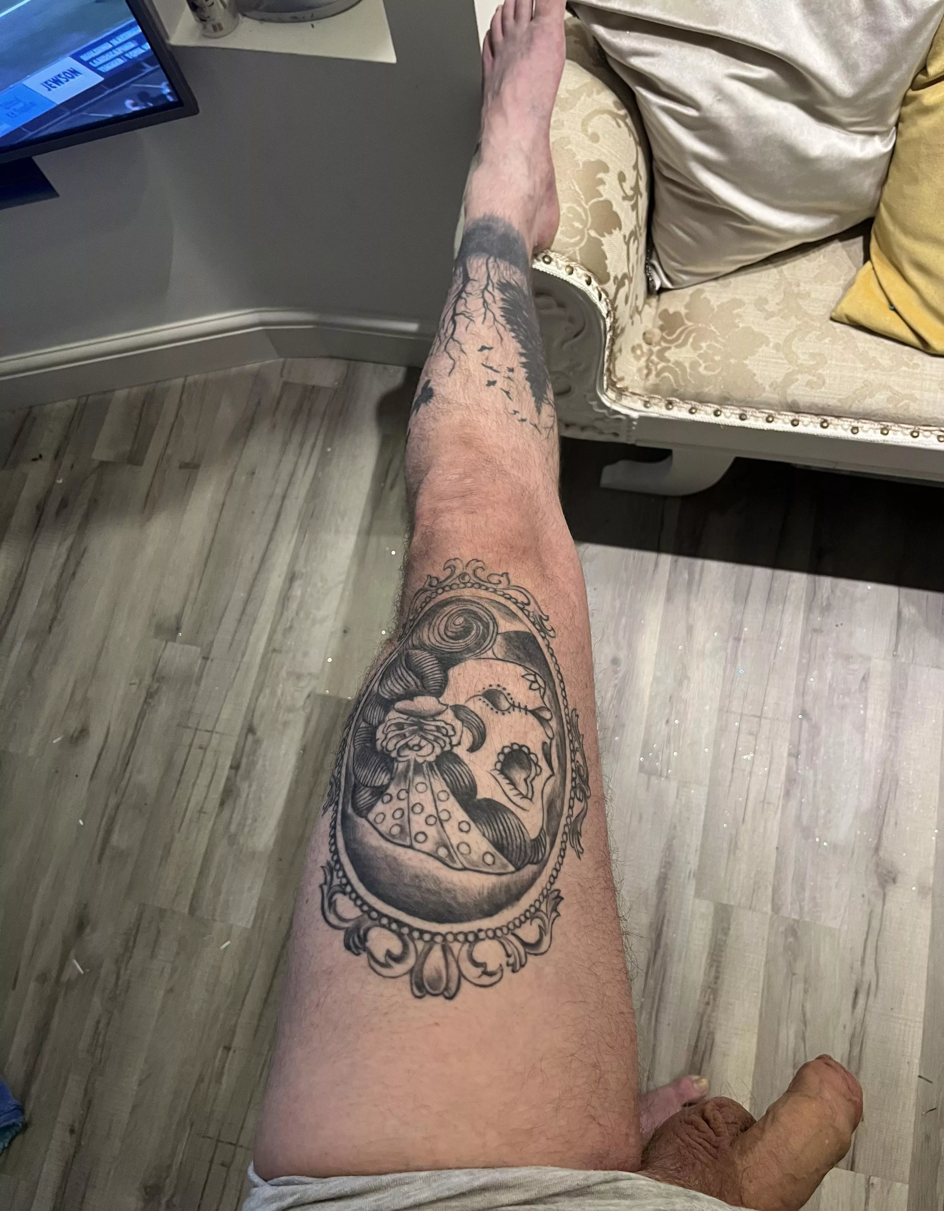 Daddy has a irritable leg , can you help [41]