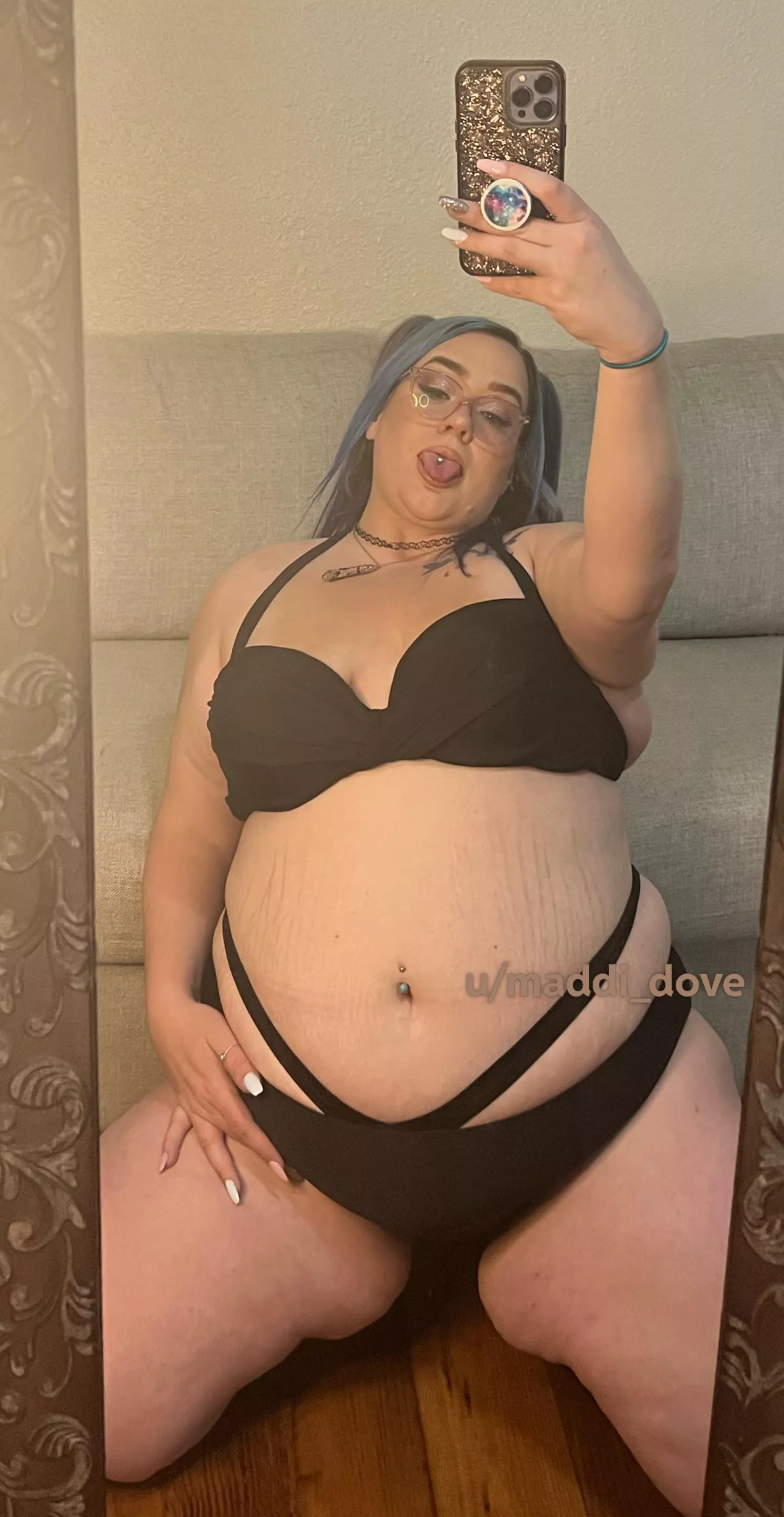 Do you like my bikini? 🖤