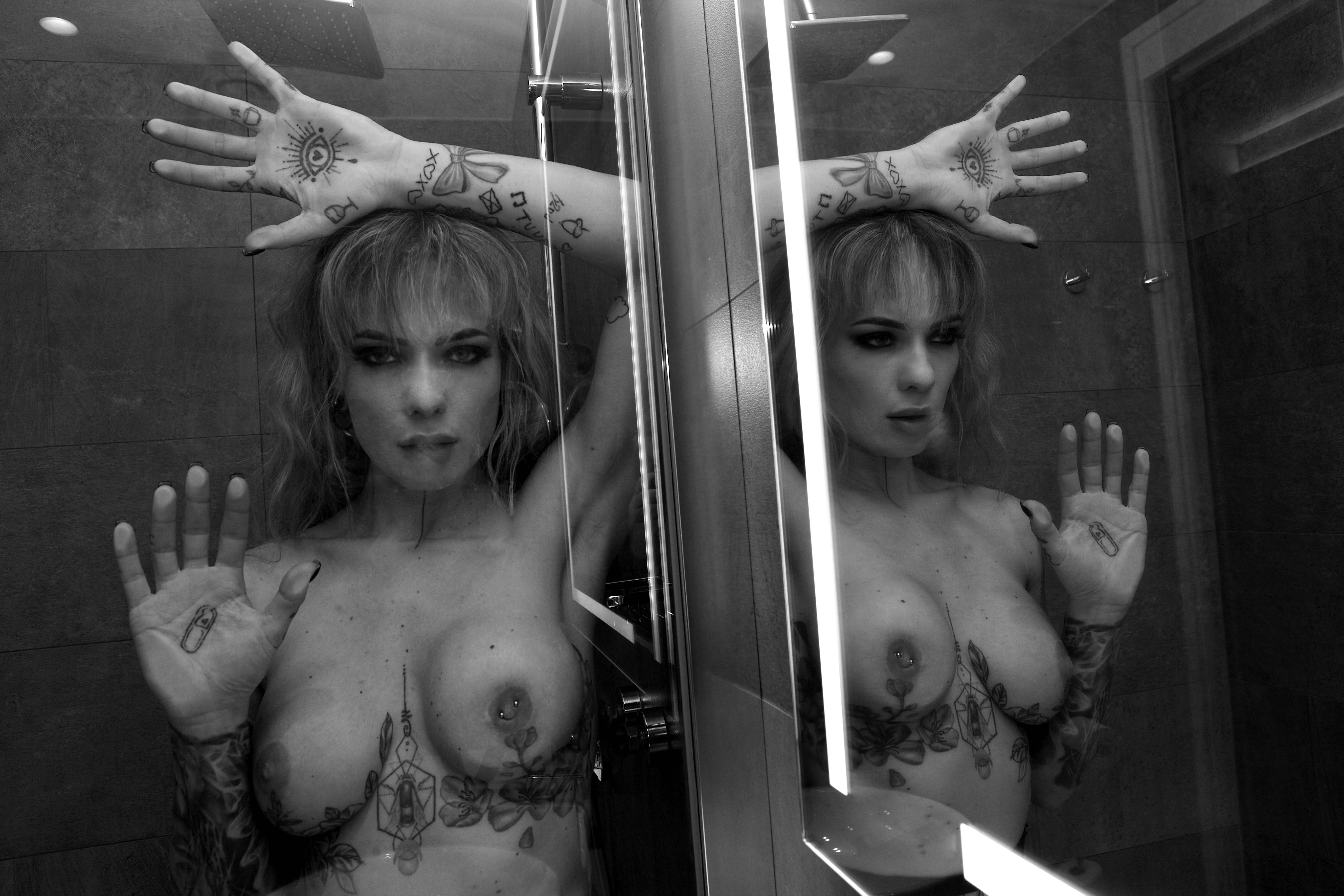 Don't mind me, just giving the mirror a deep clean...