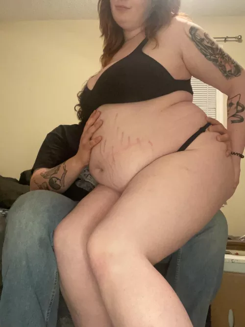 every feedee needs a belly rub after stuffing 😉