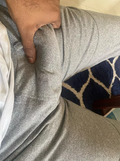 Grey sweatpants makes the visual better
