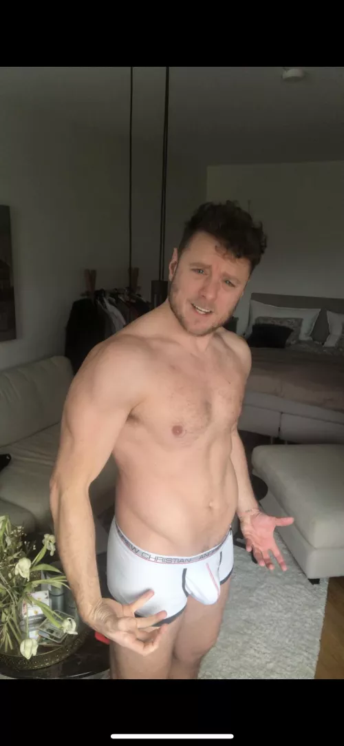 Hey boys! Just dropping a pic (32)