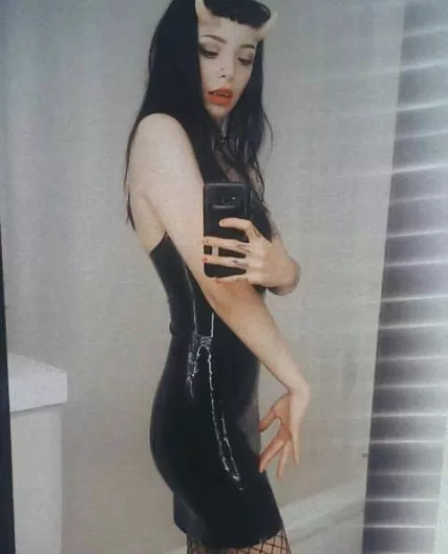 Hit arrow for instant humiliation task sissies [domme]