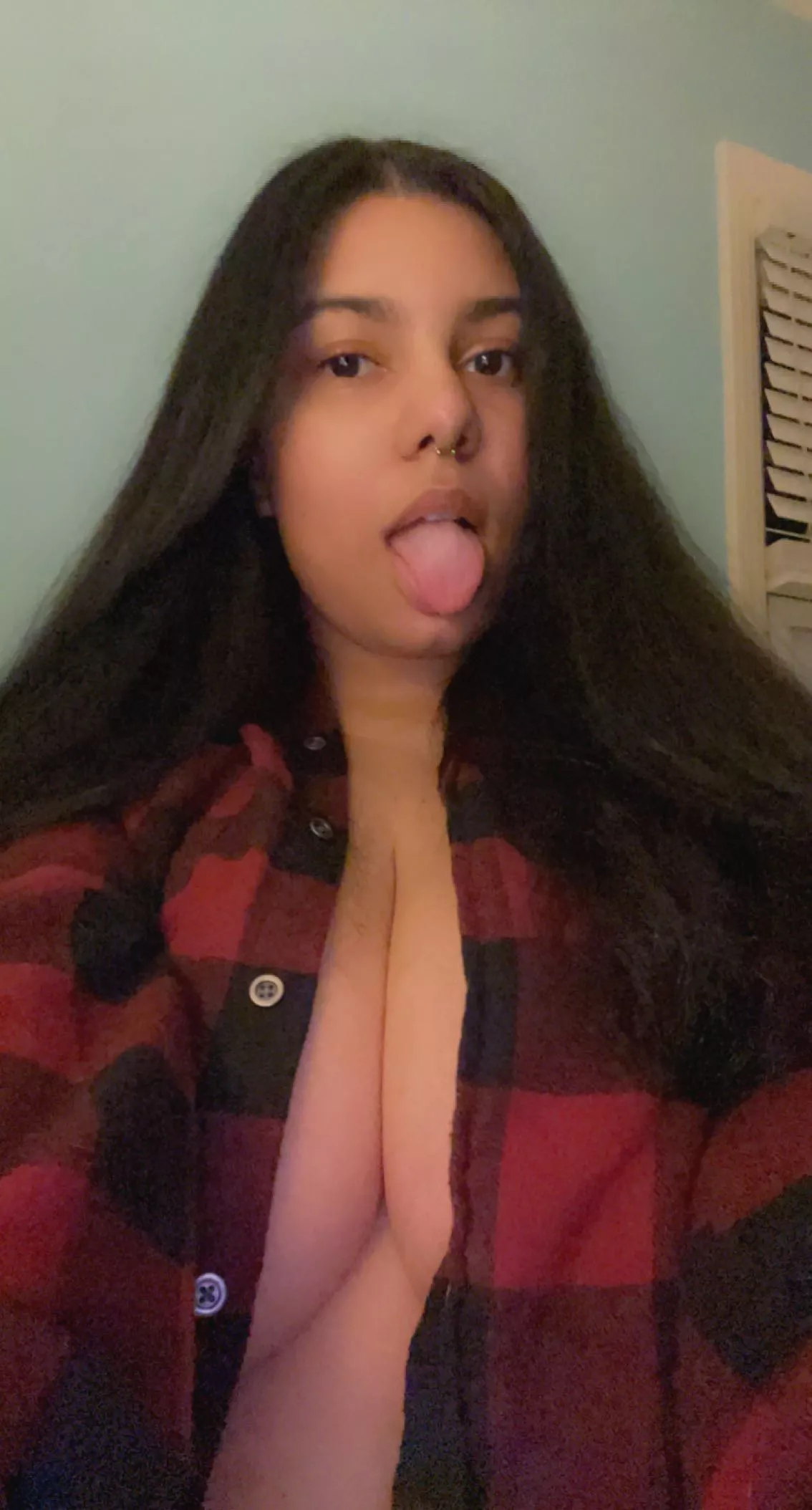 Horny mexicana here, let's kissing with tongue