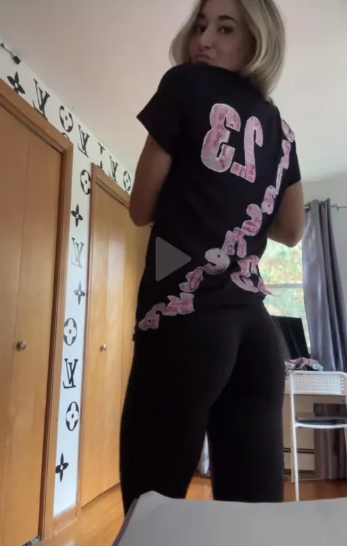 How does my ass look in leggings