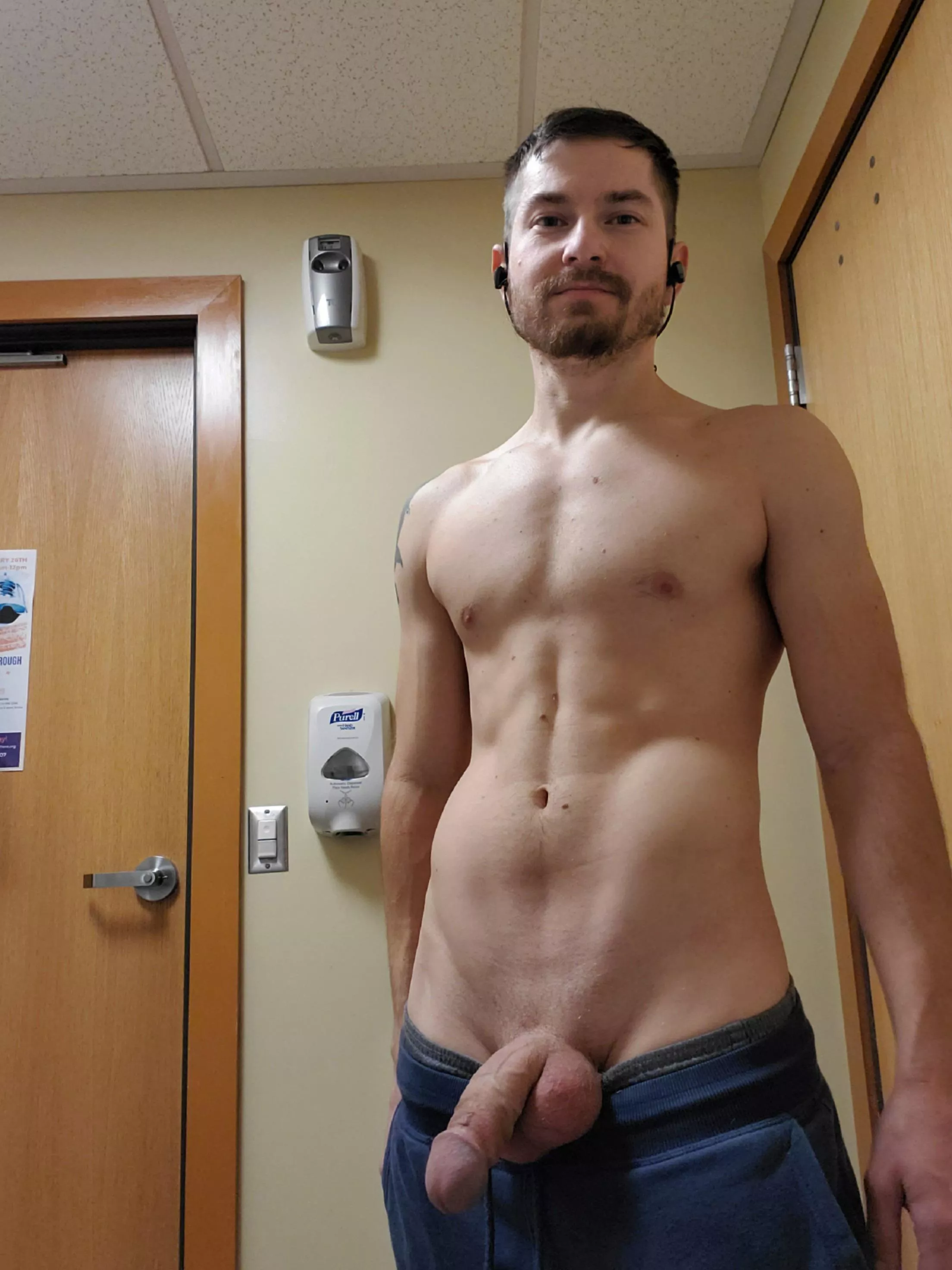 I can't find any lady friends here near Seattle