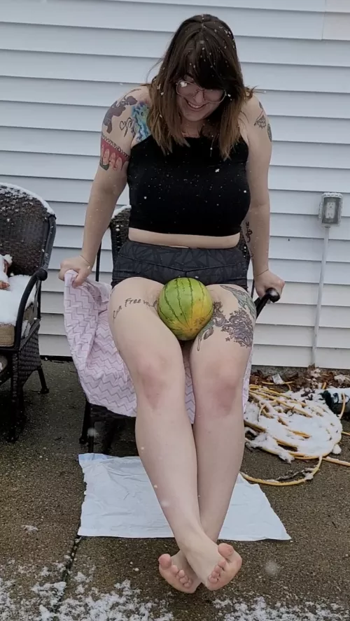 I crushed a watermelon between my thighs today 🥵🤤
