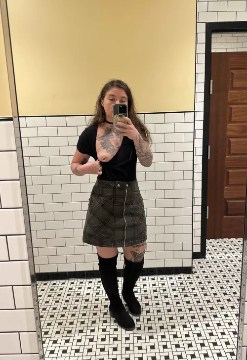 I kind of hope someone walks in [IMG]