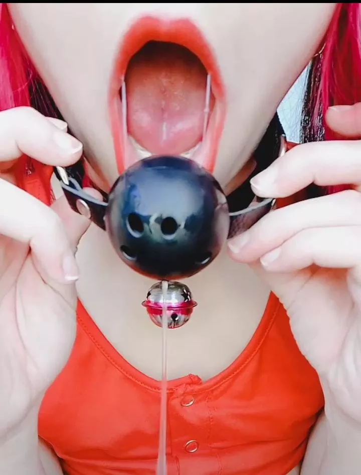 I love to see the saliva fall 😻