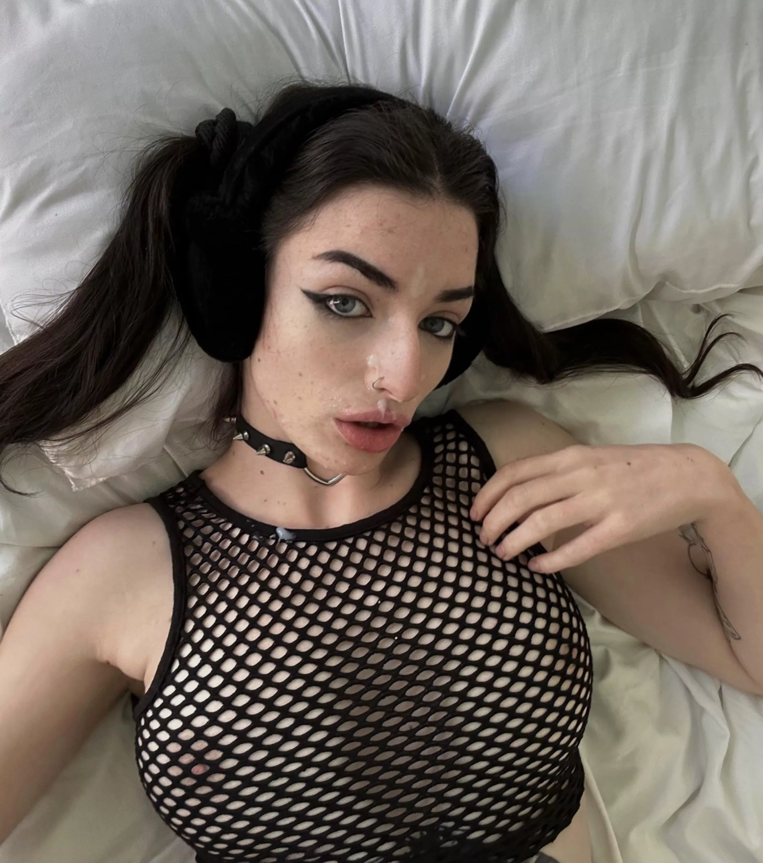 I think the cum on my face makes this selfie sexier