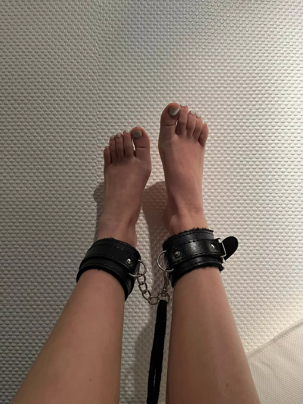 I wanna see you fit all my toes in your mouth 🤤 Do it!