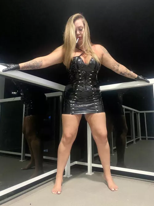 Im all about the sexyness of smoking. Cheers up if you agree! 🔥😈🥰