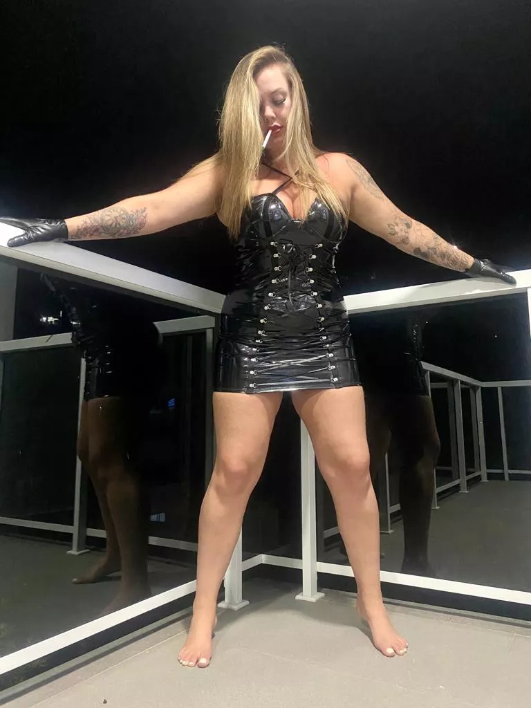 Im all about the sexyness of smoking. Cheers up if you agree! 🔥😈🥰