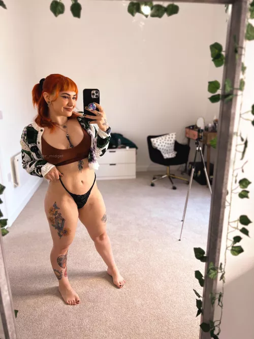 Im only 144cm tall so I hope y’all like short chicks 😋