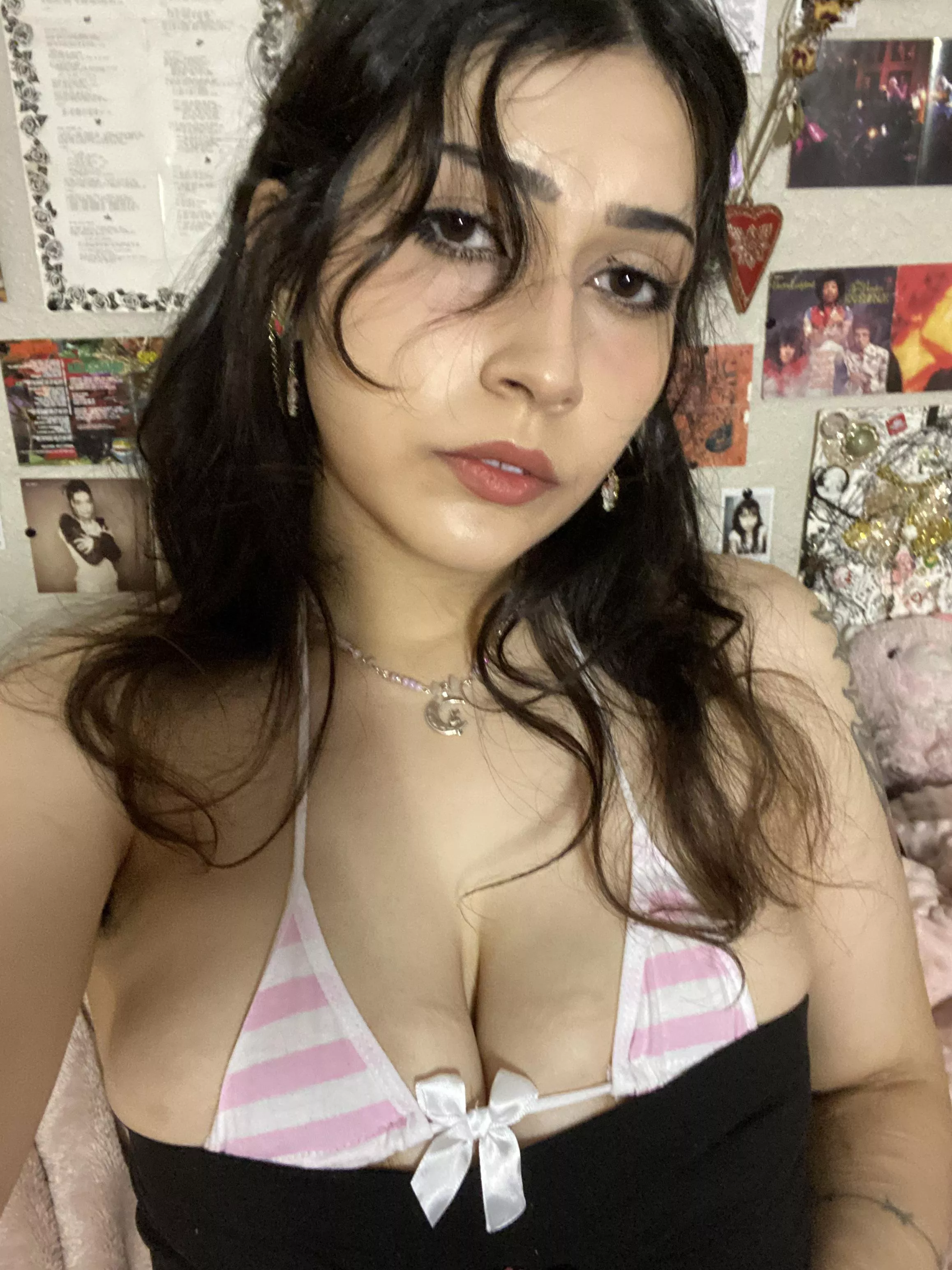 It barely covers anything /.\