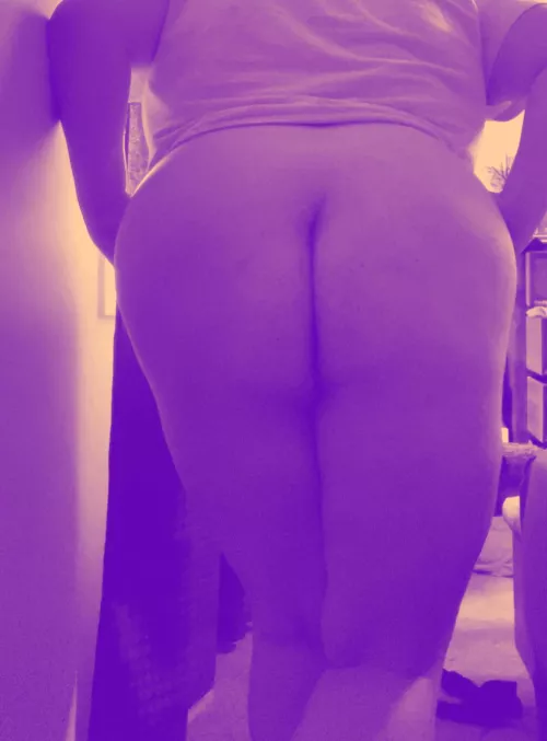 Just a reminder. I’ve got a big 🍑 tell me you like it 💌