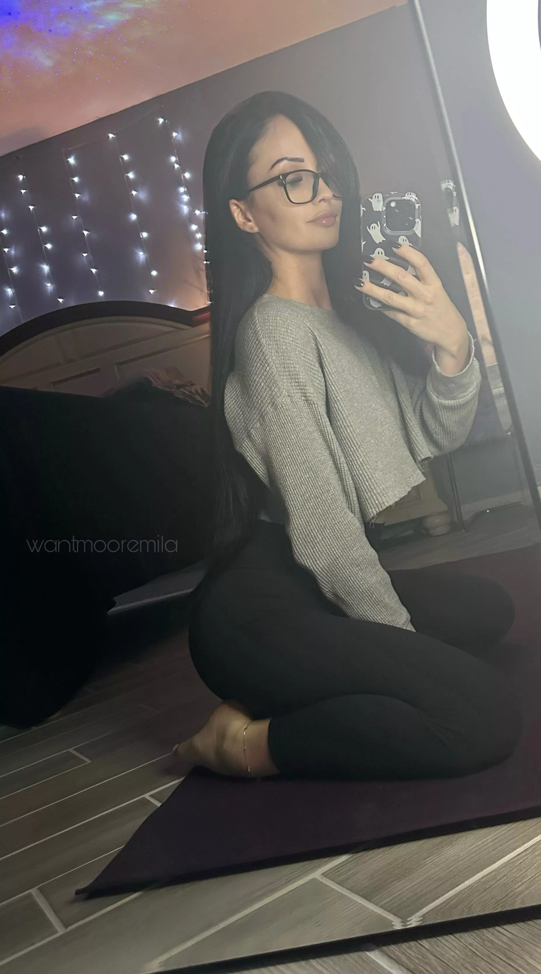 Late night mirror selfie 🤓 [F]