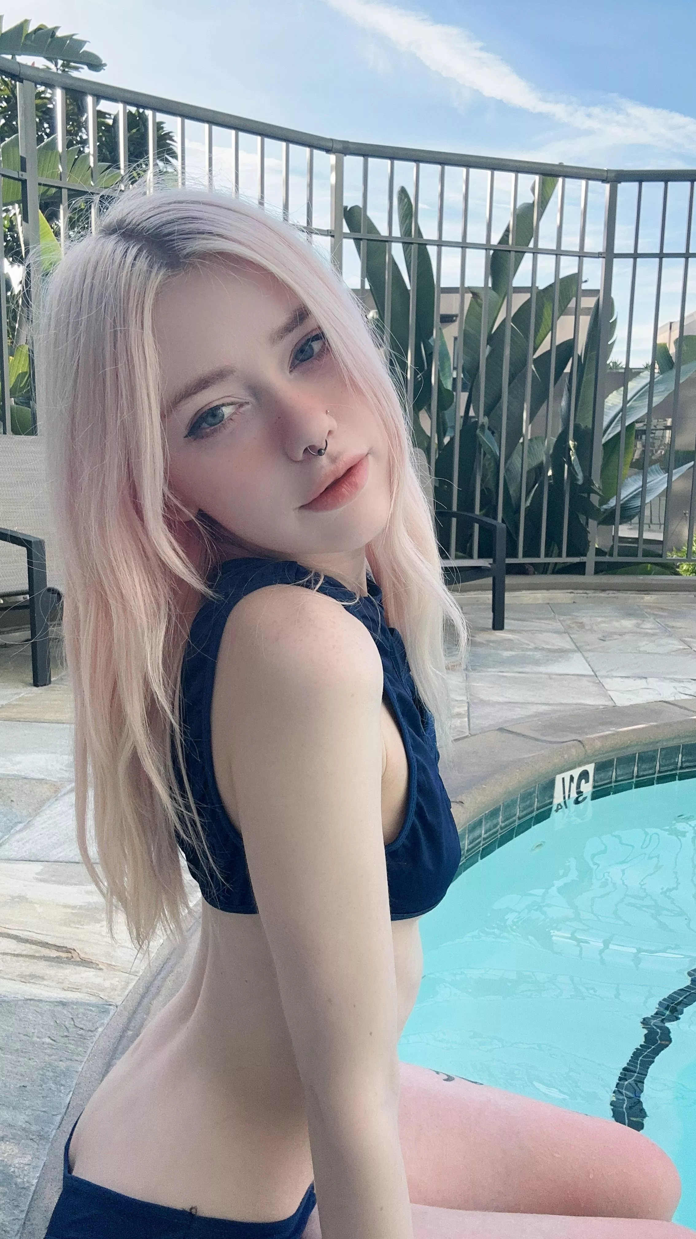 Let’s go swimming together :3