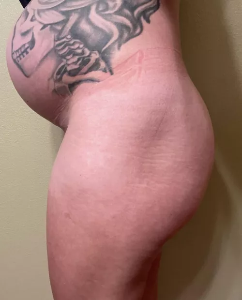 My butt grew a little with this pregnancy 🍑