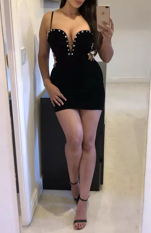 My husband thinks I’m a good wife, but I want you 👄