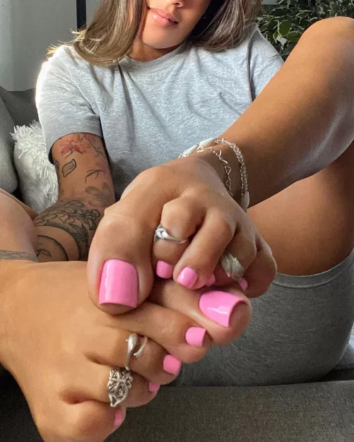 My pink toes