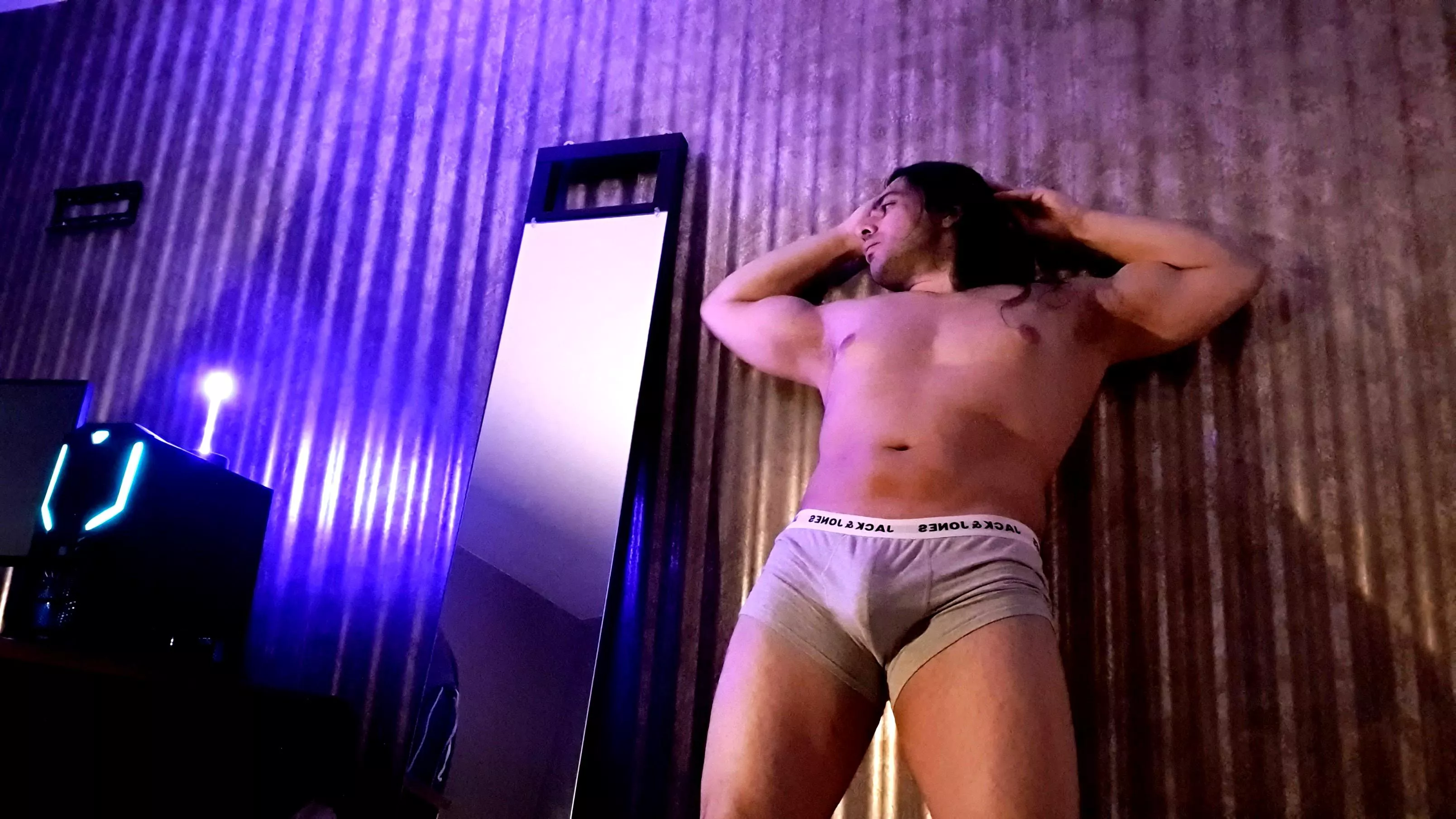 Netflix at my place? 💦