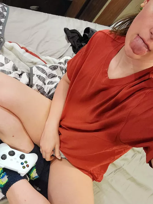 Night time is for gaming ✨️