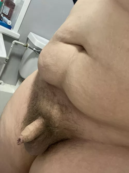 Off in the bath, what y’all thinking shave or no?