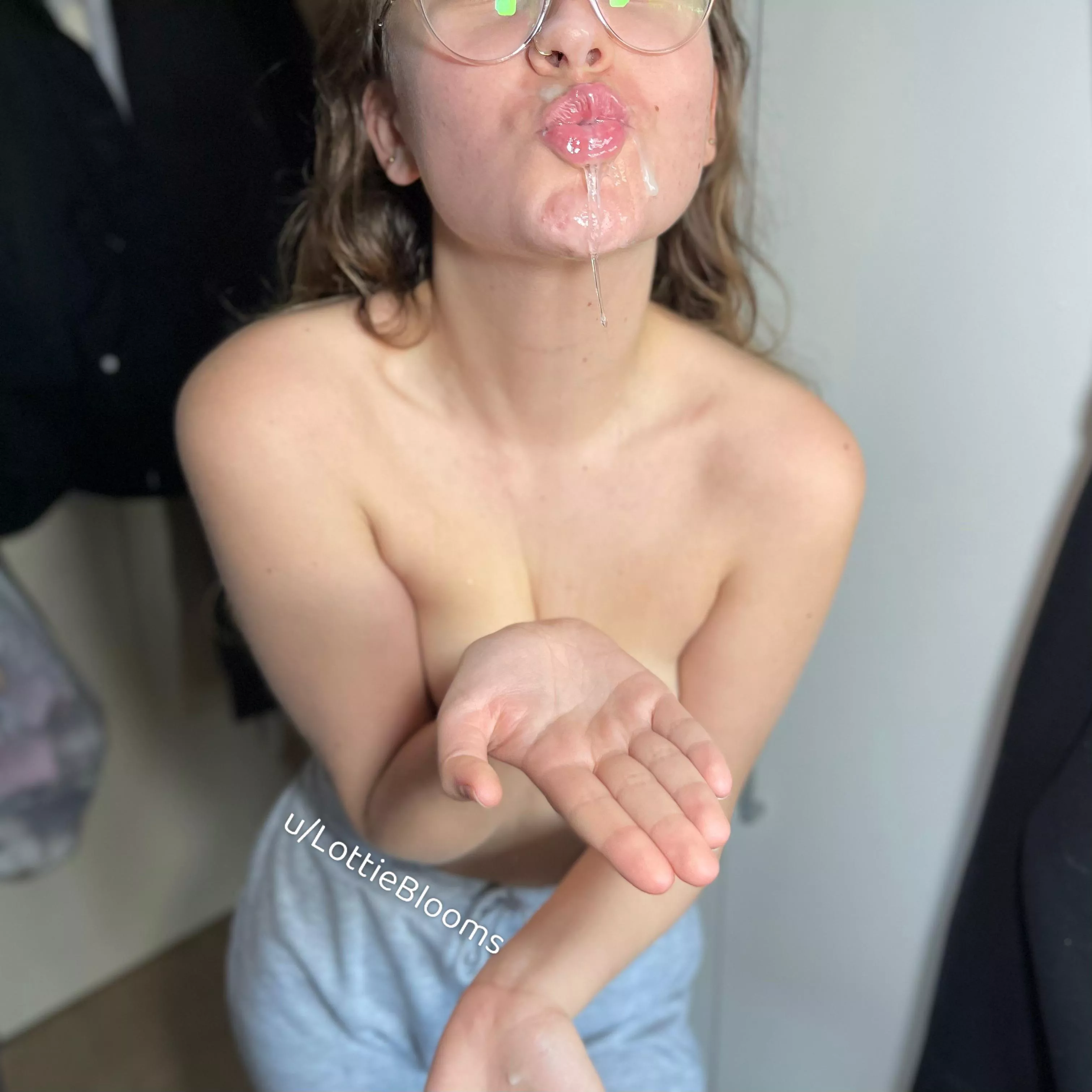 Offering cum kisses all day