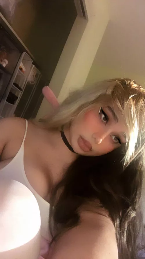 Pretty trans girl with a dick 🙈