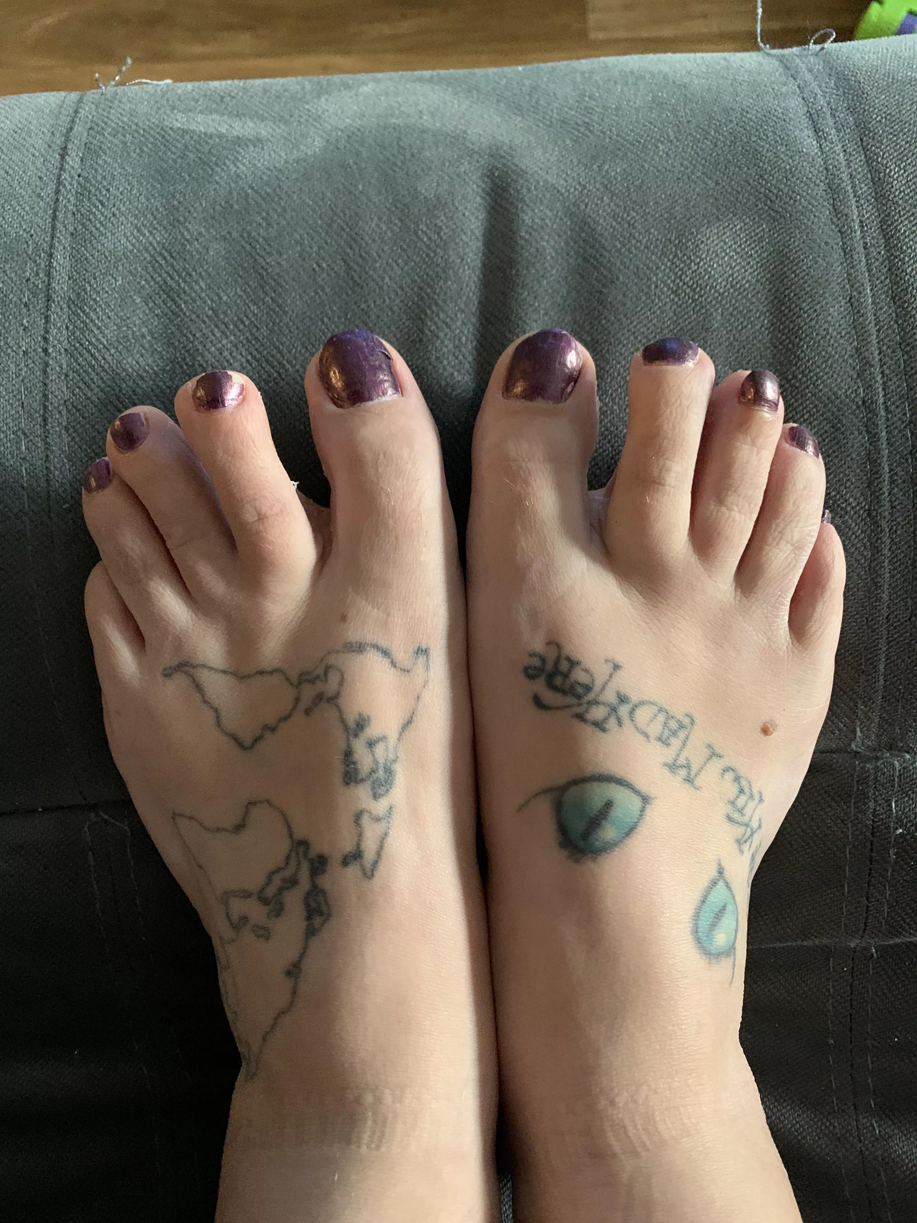 Purple toes are back! Who’s first in line to suck them? 😏