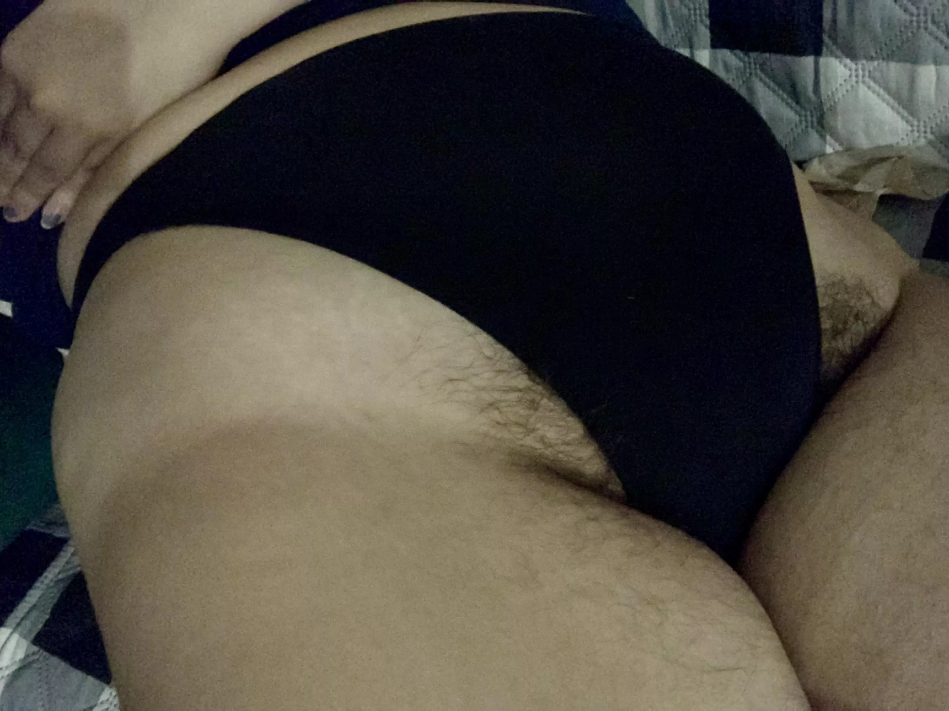 Quick teasing pic before going to bed 😌 first time posting here 🫶🏼
