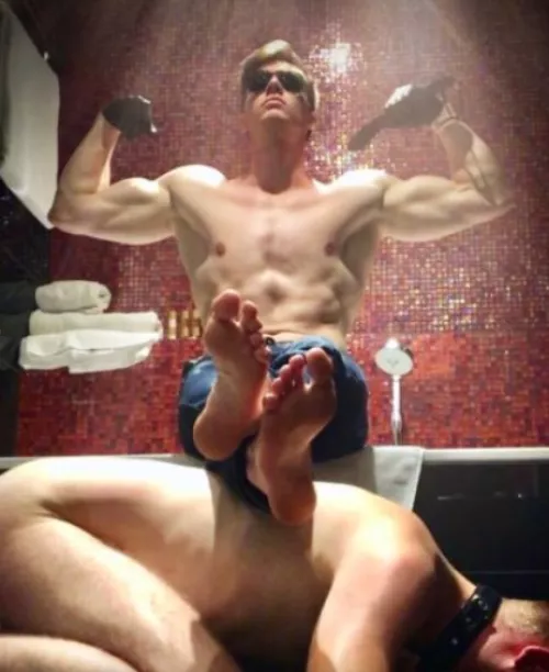 Serve me Slave! -> DM me!