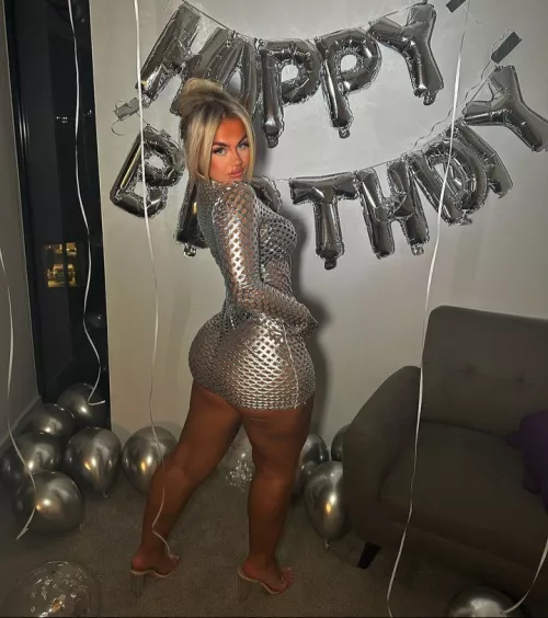Shania's birthday booty