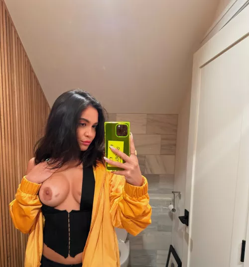 Stella Hudgens display her amazing tits