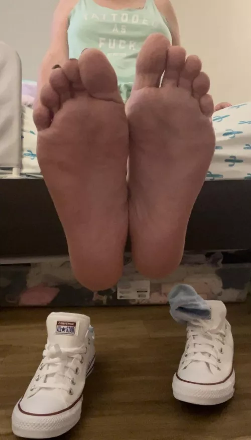 Sundays are for worship and I have 2 big feet for you to worship 😉