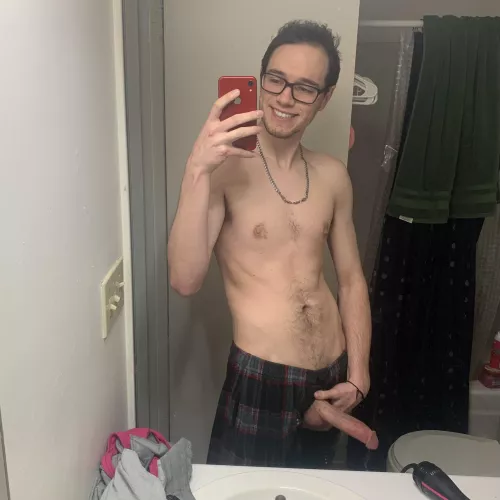 The hole in the pants is to show off right? 😏 (23)