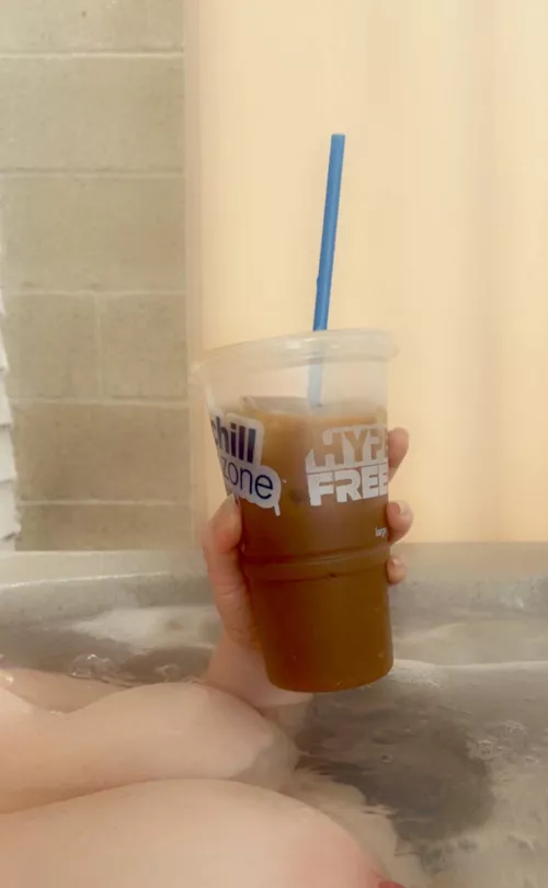 The hot tub is working again 😊🧋