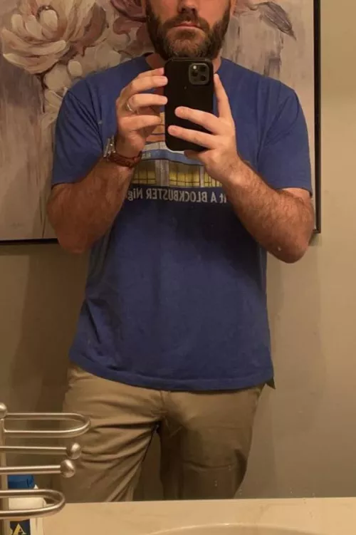 These khakis don’t leave anything to the imagination