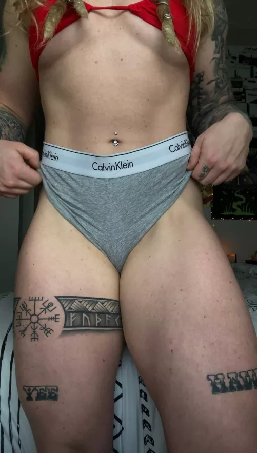 Thicc thighs in knee highs