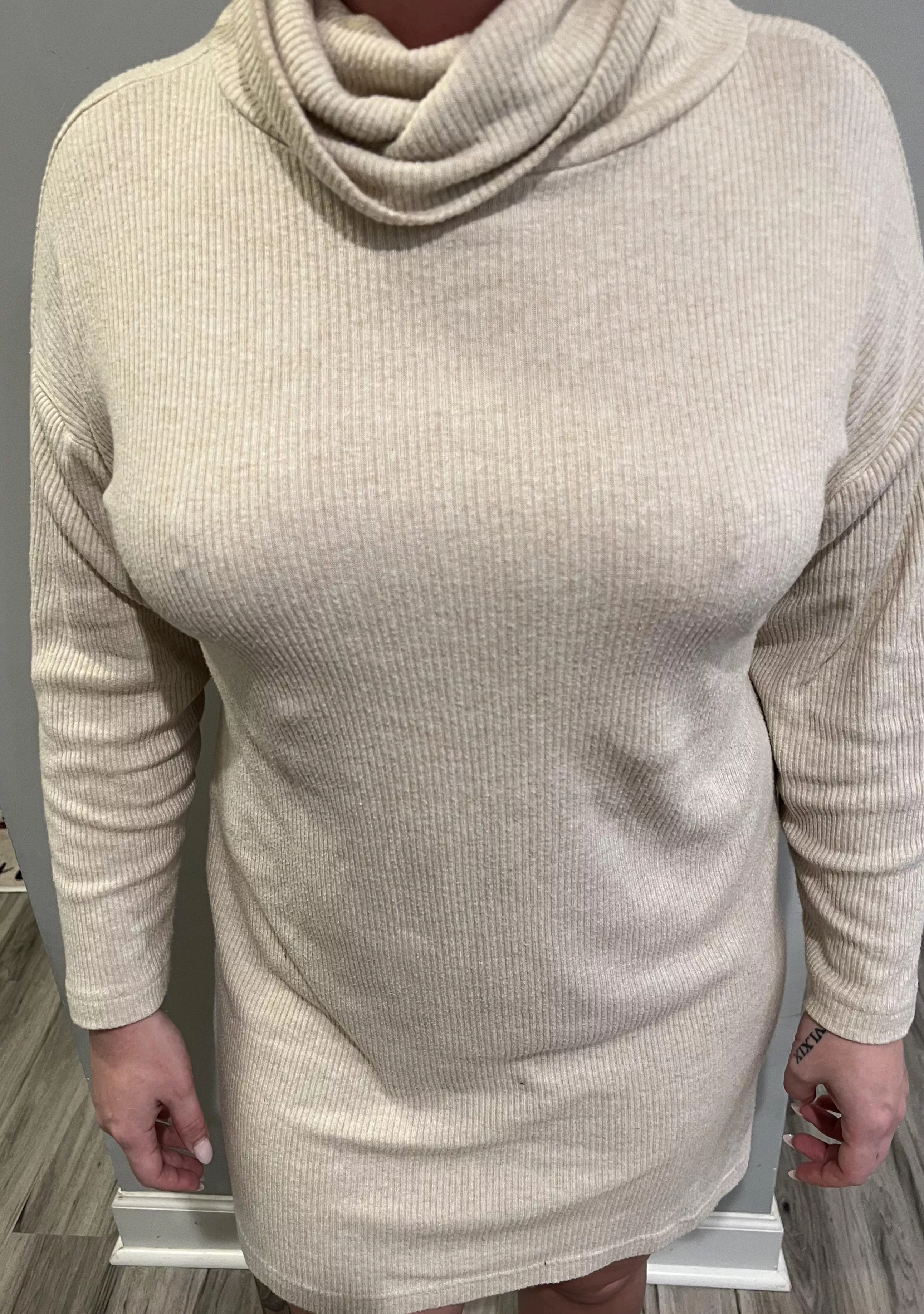 This is my outfit for my husbands work party… hope I can make new friends 😏