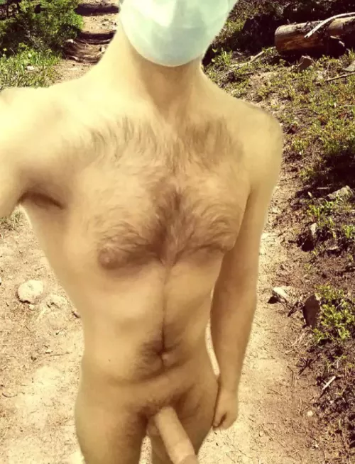 Throwback to my summer body and summer walks.. too bad I never encountered anyone while walking like this